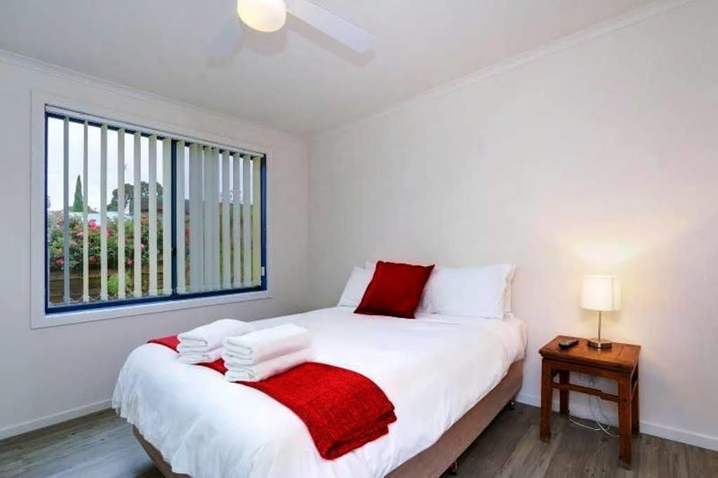 Phillip Island Off-Track Accommodation Cowes Exterior photo